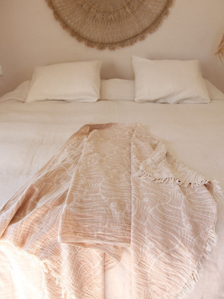 Beige beach accessory fish print